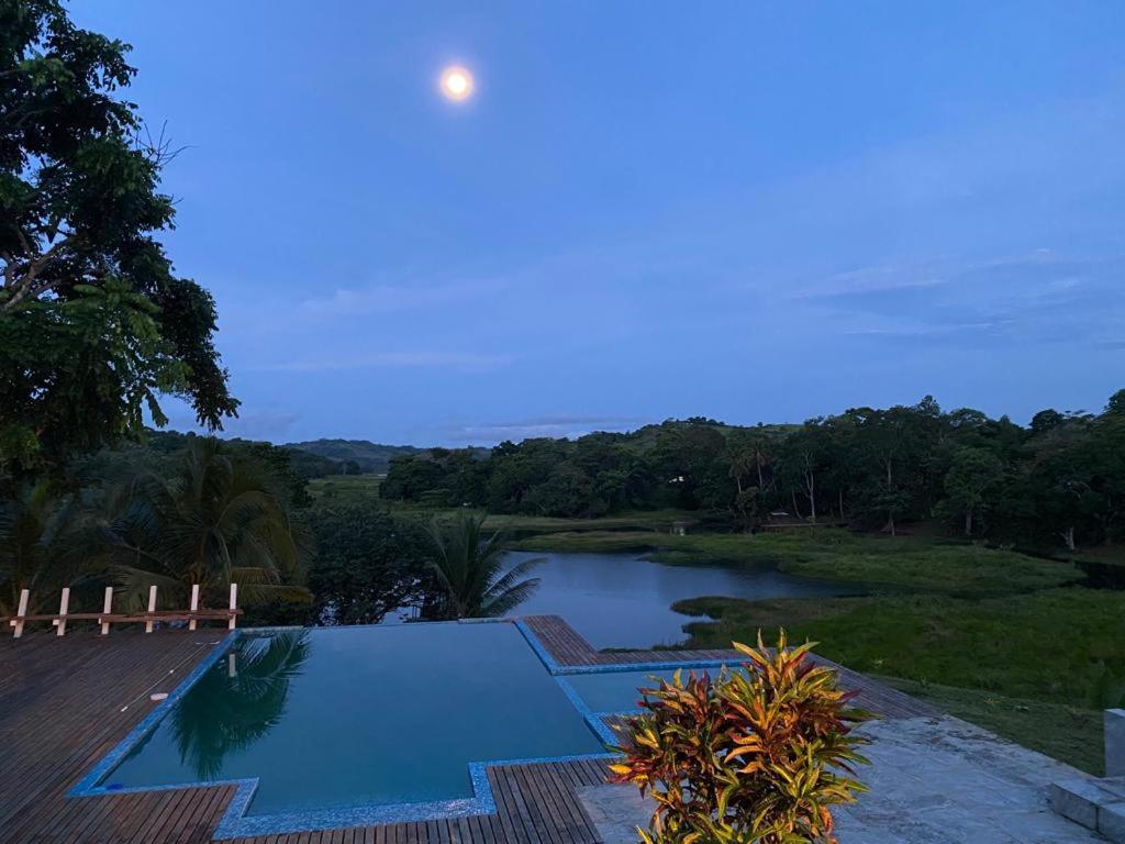 Gatun Lake Lodge Hotel Pueblo Nuevo  Exterior photo